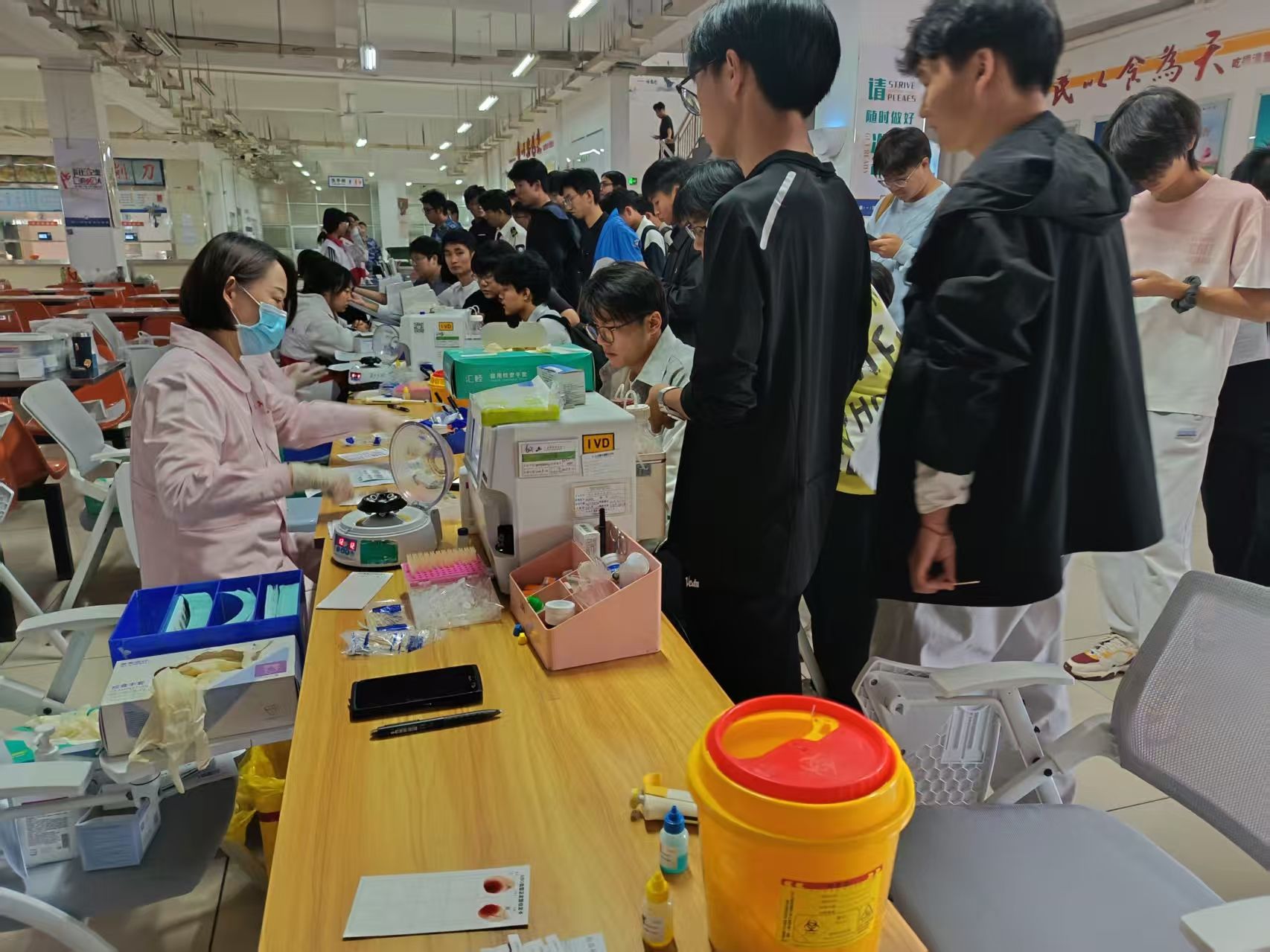 现代航海学院积极参与校园无偿献血活动