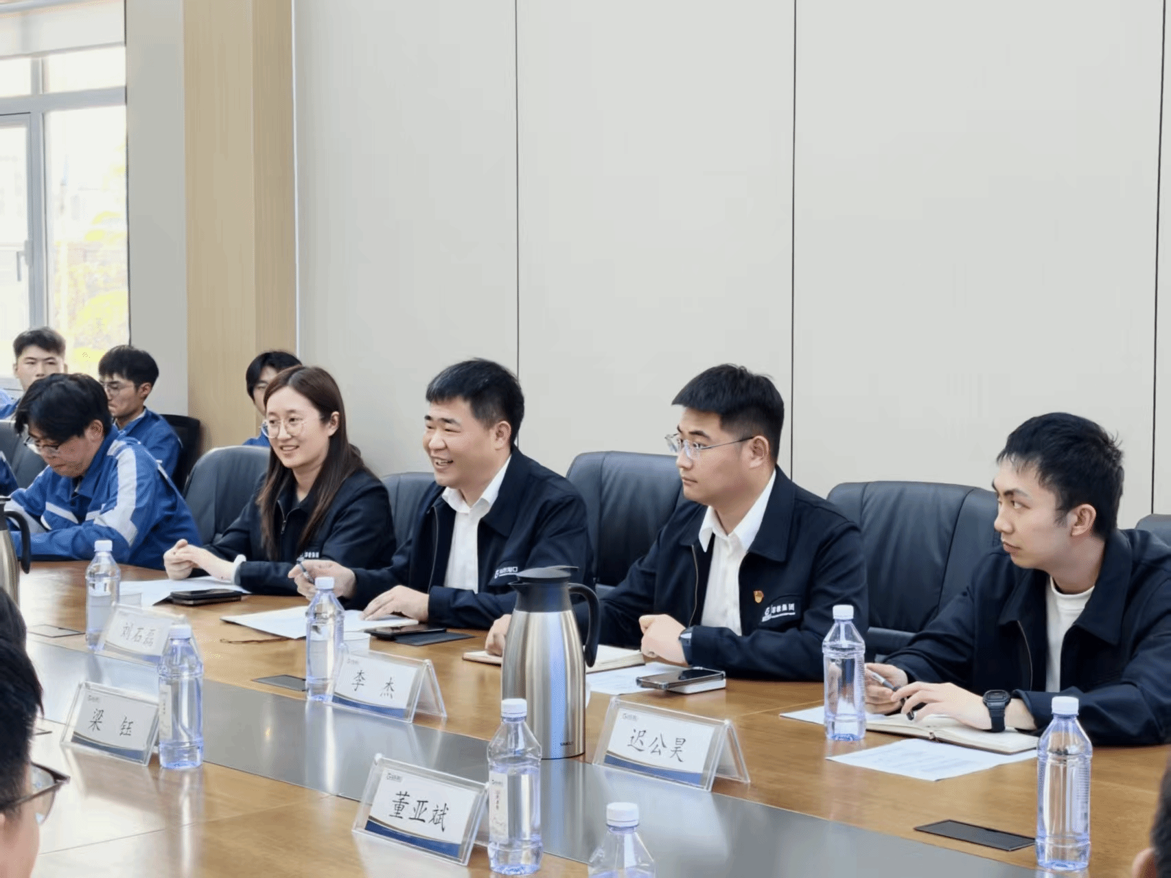 现代航海学院“访船拓业 护航就业”参观交流活动